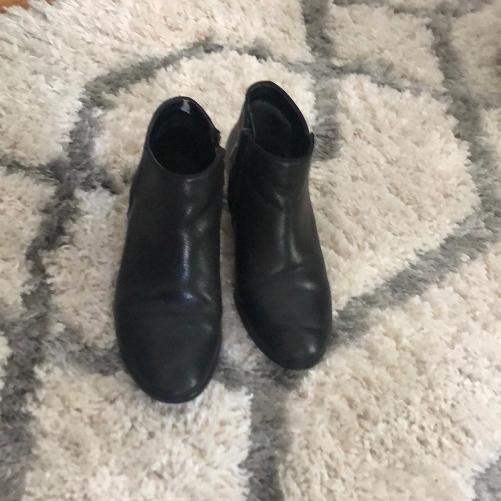 Low rise boots, size 6